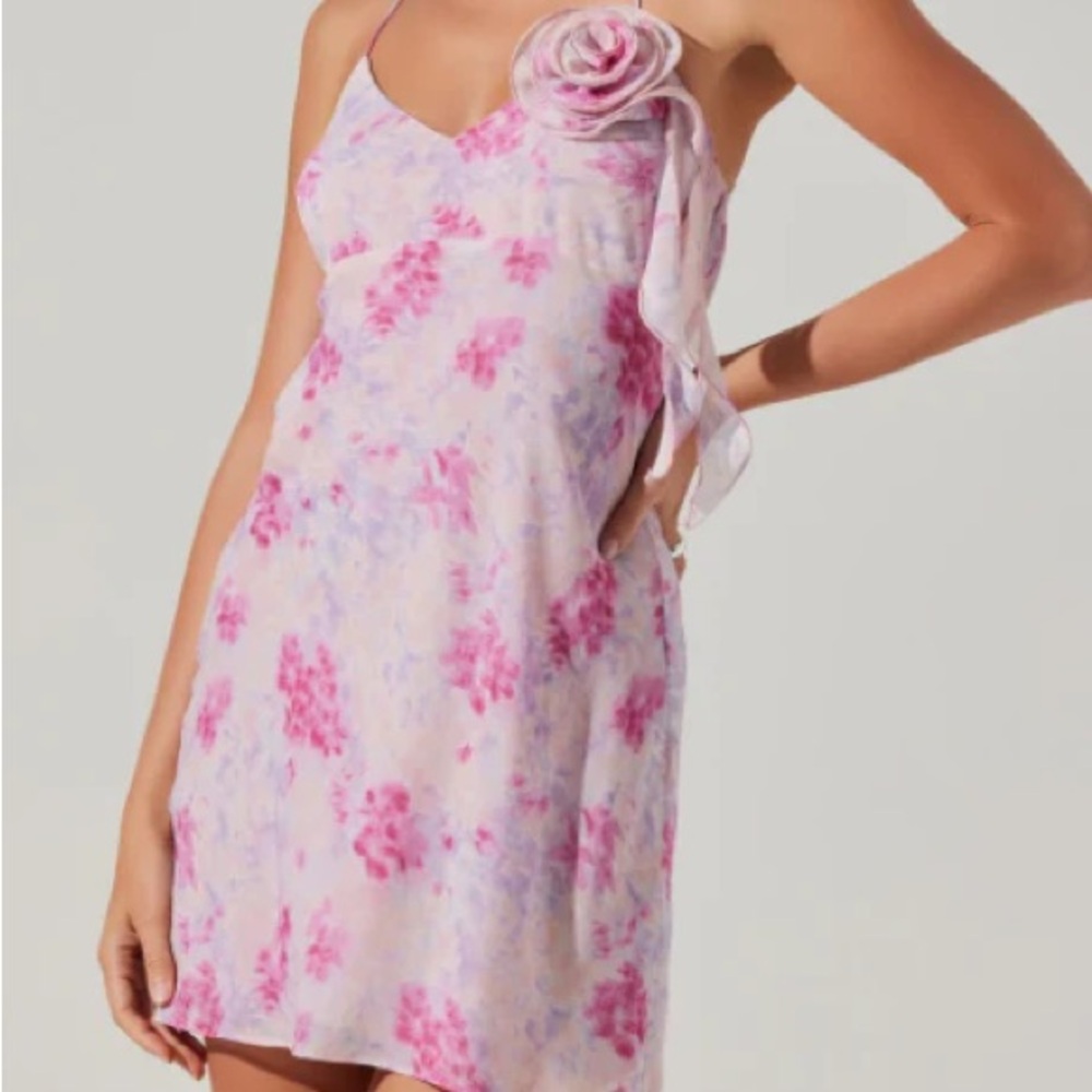 ASTR the Label NWT Pink Floral Mini Dress